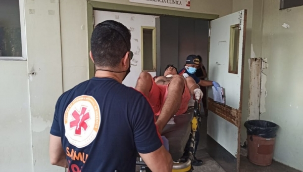 Linha com cerol por pouco não tira a vida de jovem motociclista na Vila Betel 